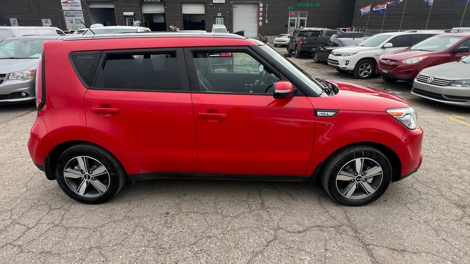 Kia Soul + 2017 Hatchback