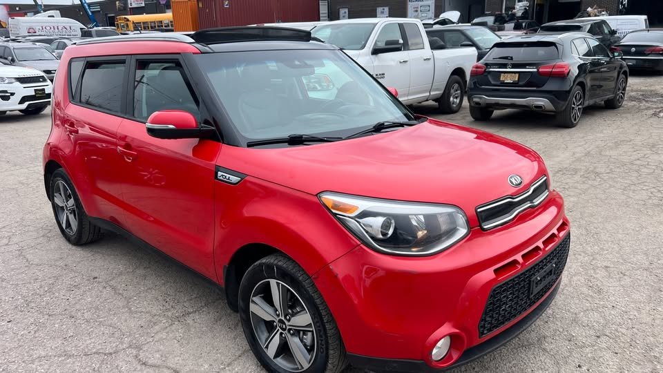 Kia Soul + 2017 Hatchback