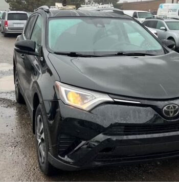 Toyota RAV4 LE 2017 SUV (1)