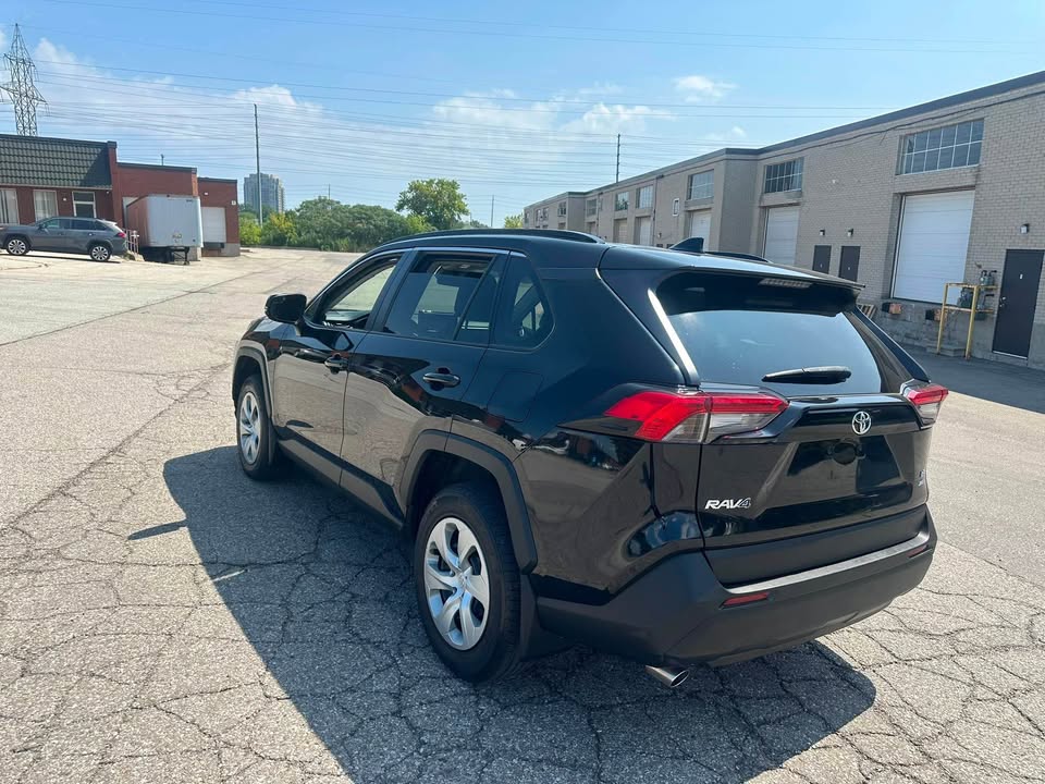 Toyota RAV4 LE 2021 SUV