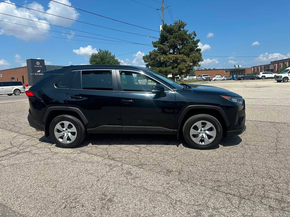 Toyota RAV4 LE 2021 SUV