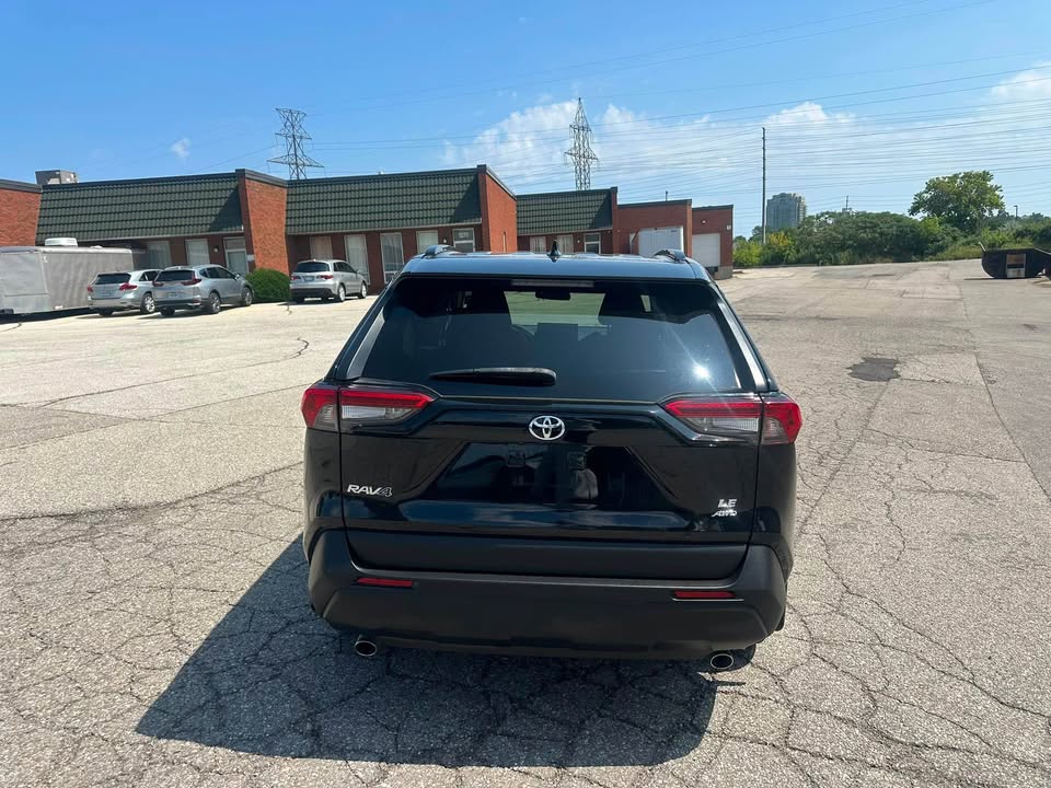 Toyota RAV4 LE 2021 SUV