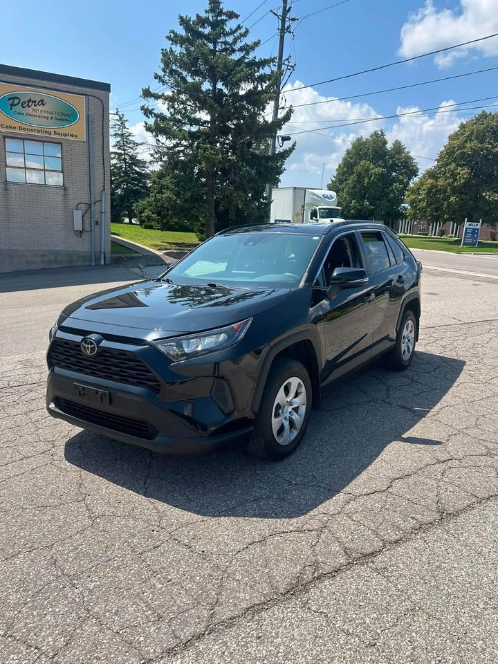 Toyota RAV4 LE 2021 SUV